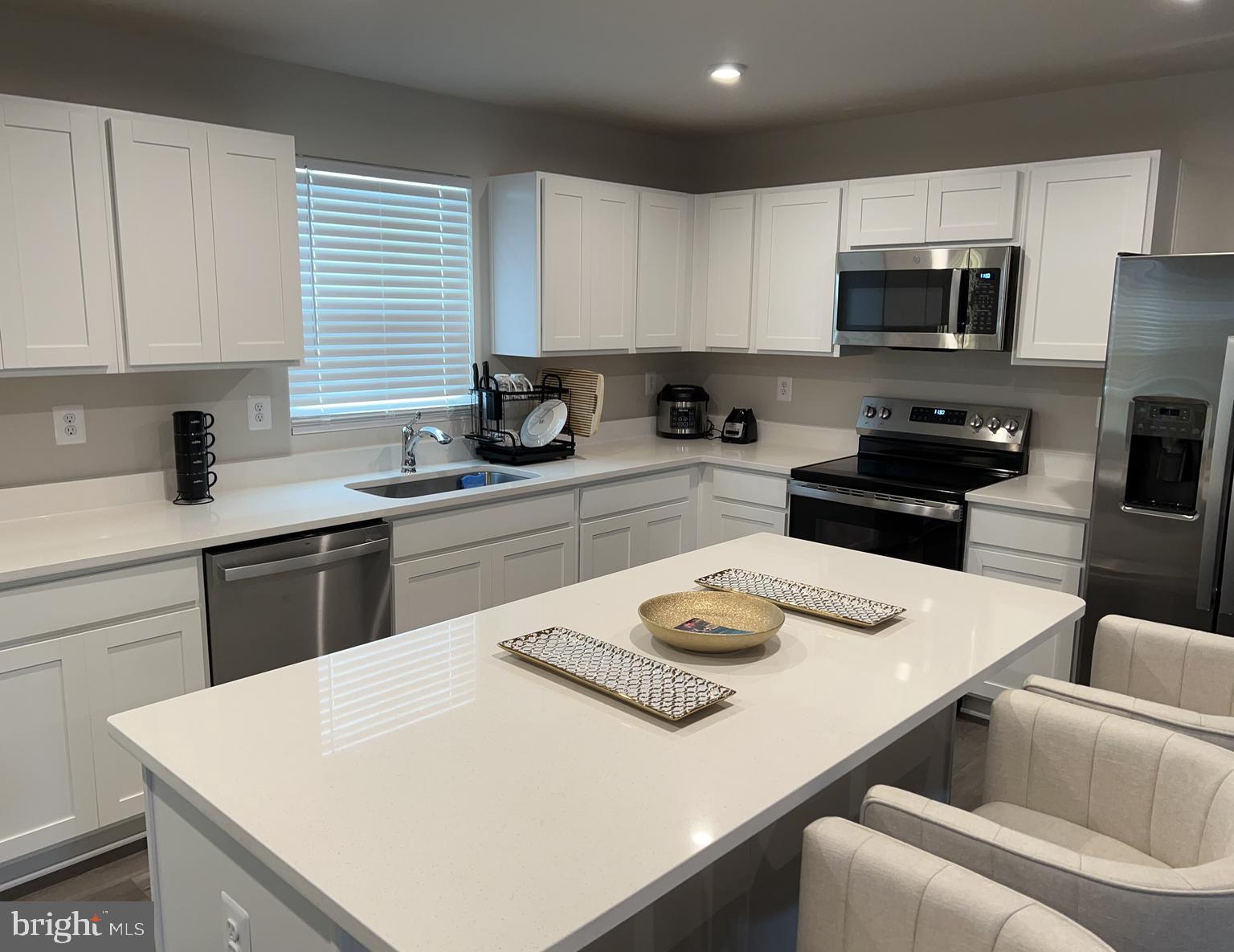 1813 CREEK BOTTOM PL