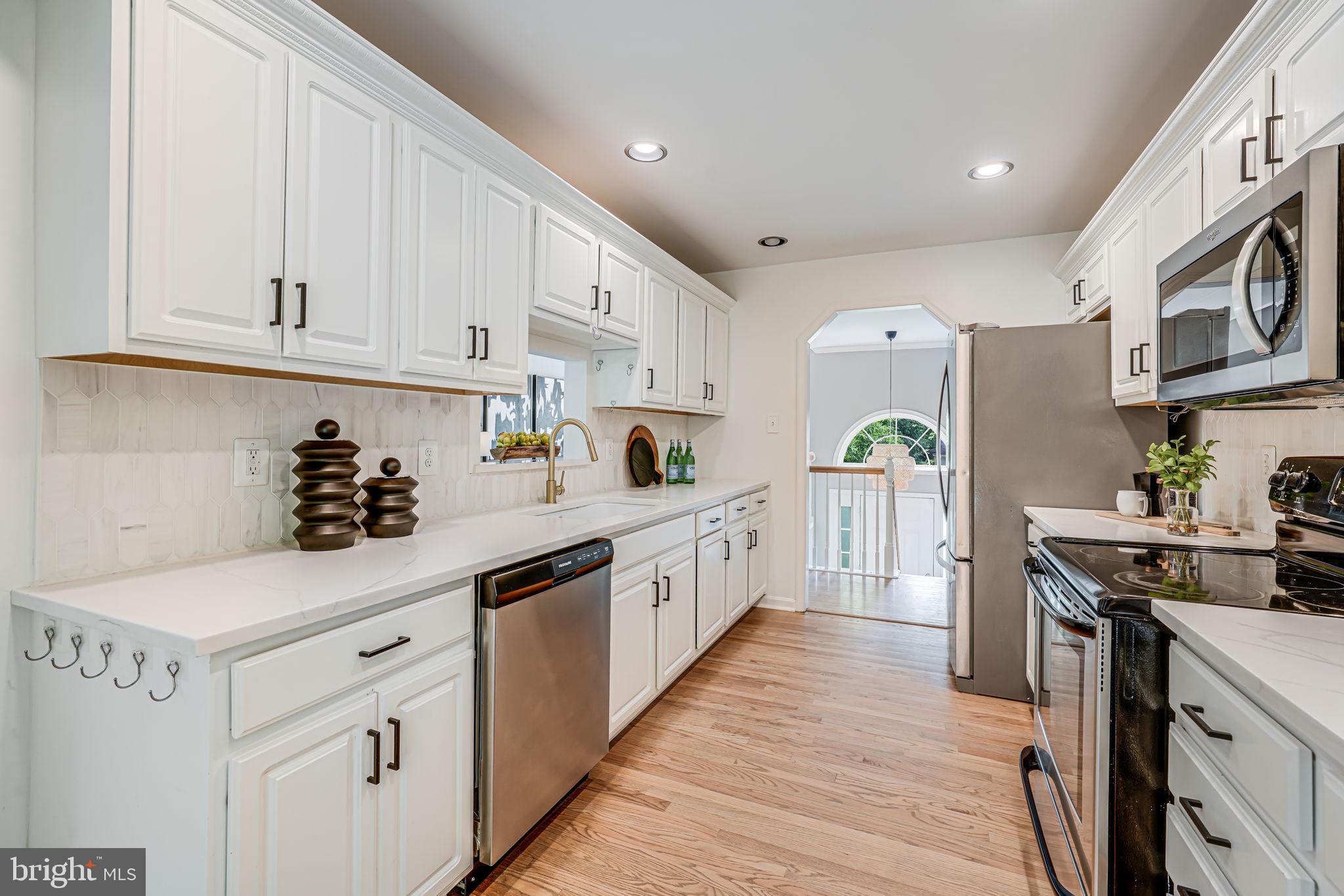 20 BREEZY HILL DRIVE