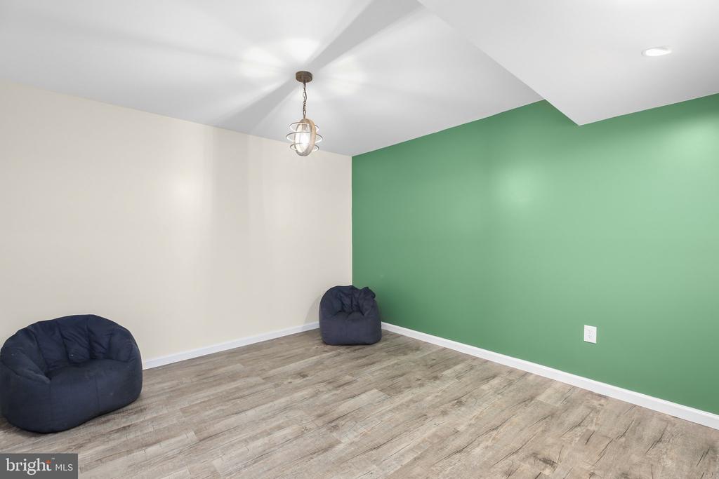 32 Cherry Laurel Dr