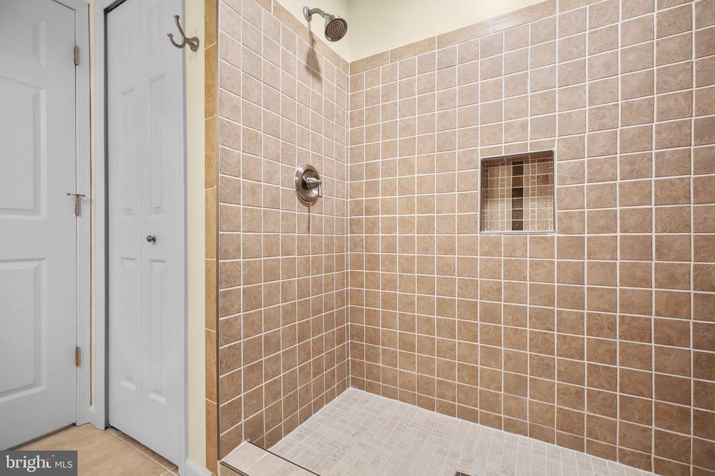 32 Cherry Laurel Dr