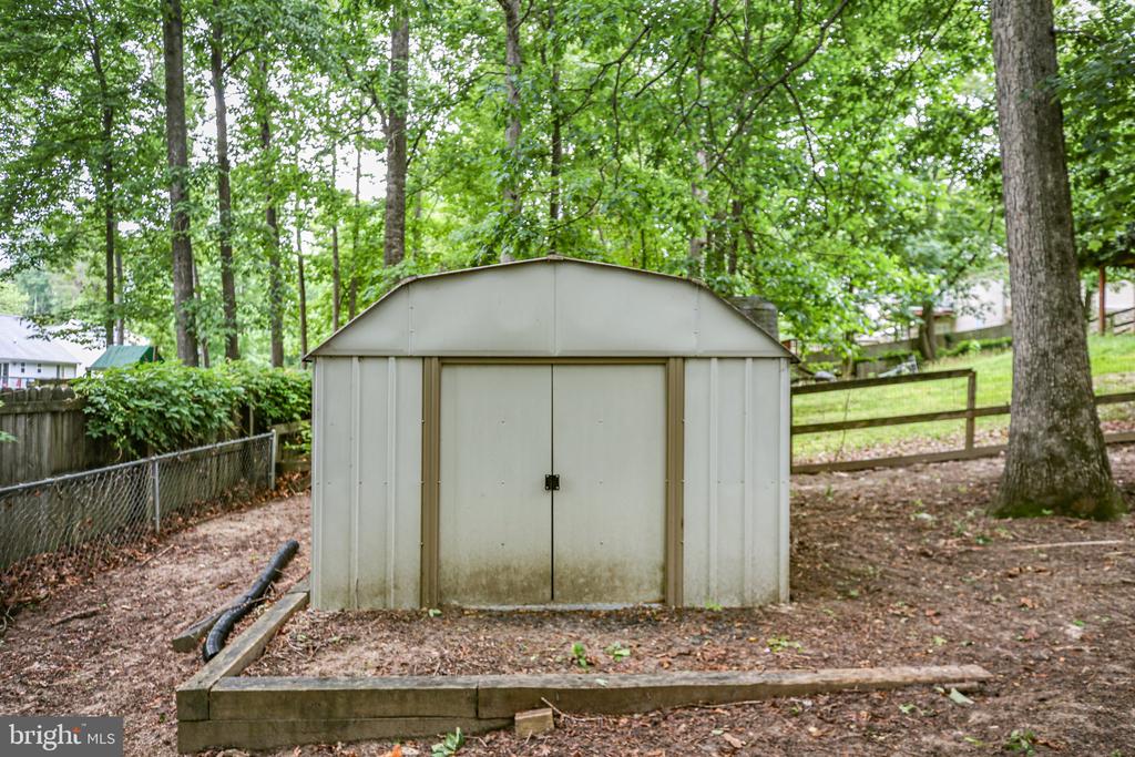 32 Cherry Laurel Dr