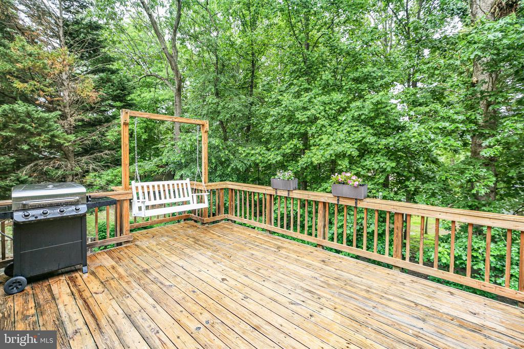 32 Cherry Laurel Dr