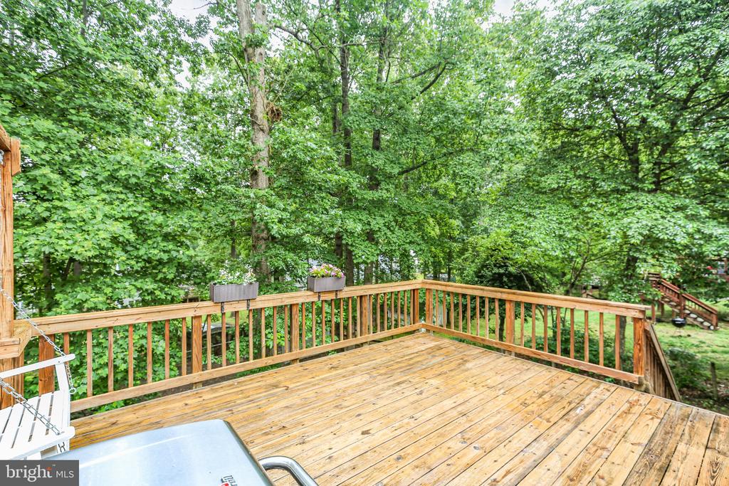 32 Cherry Laurel Dr