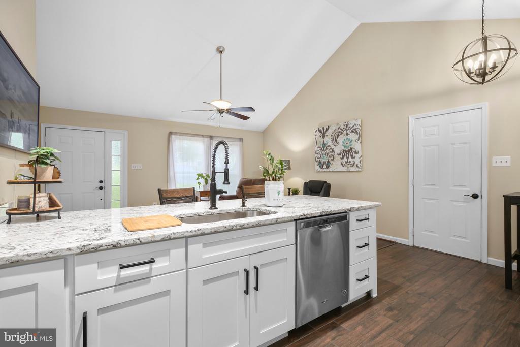 32 Cherry Laurel Dr