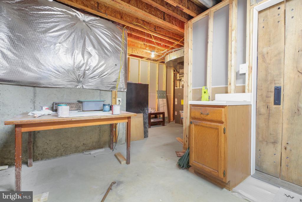 32 Cherry Laurel Dr