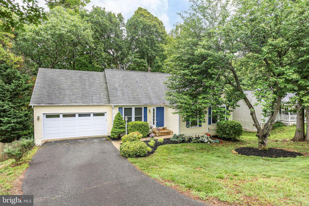 32 Cherry Laurel Dr