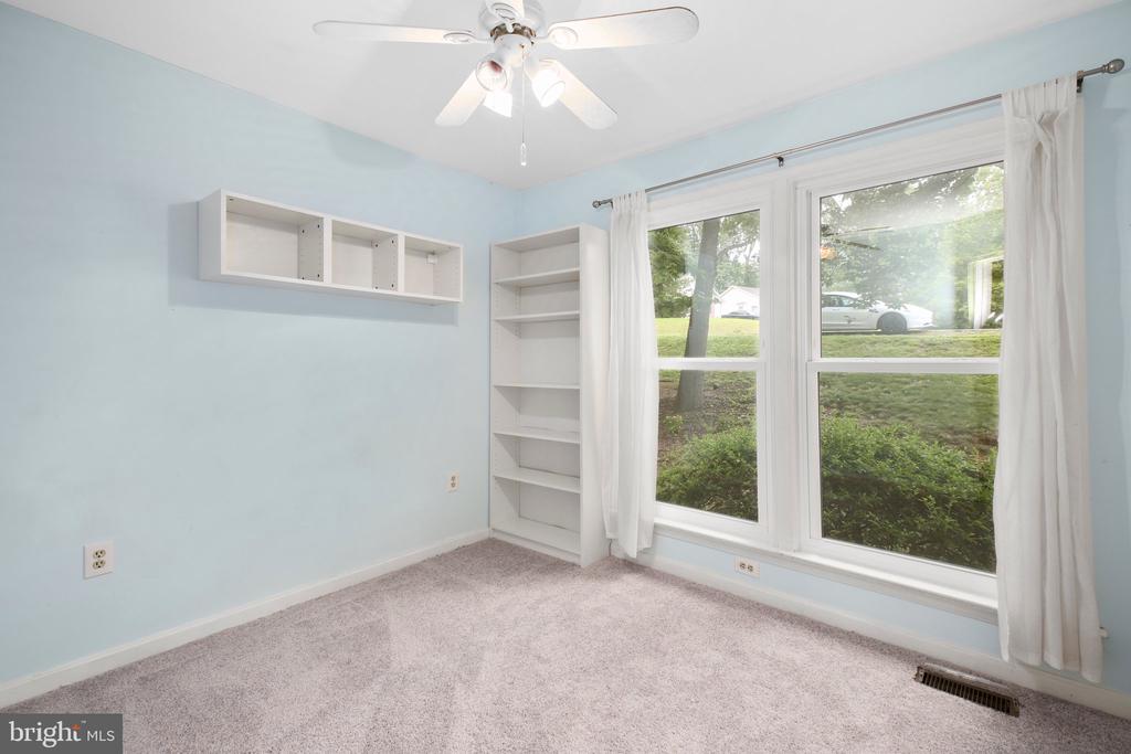 32 Cherry Laurel Dr