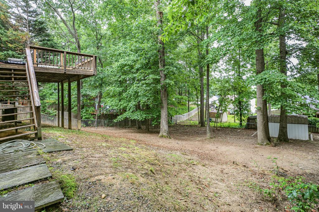 32 Cherry Laurel Dr