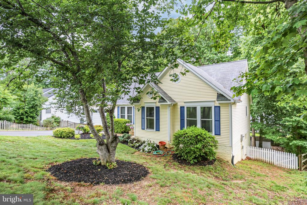 32 Cherry Laurel Dr