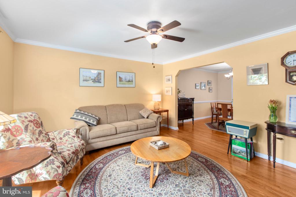 64 Briarwood Dr