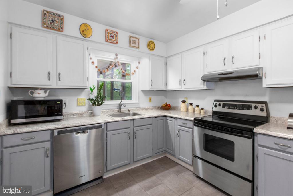 64 Briarwood Dr