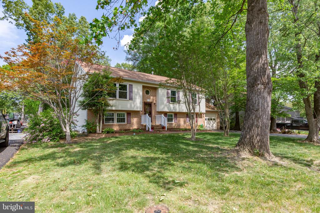 64 Briarwood Dr