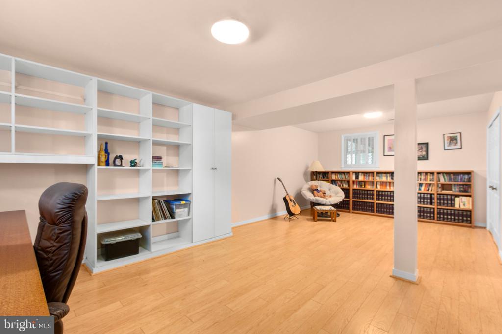 64 Briarwood Dr