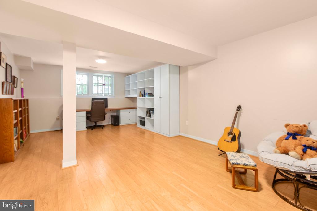 64 Briarwood Dr