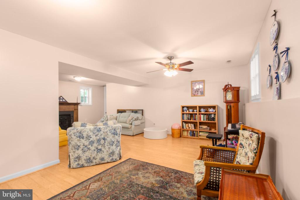 64 Briarwood Dr