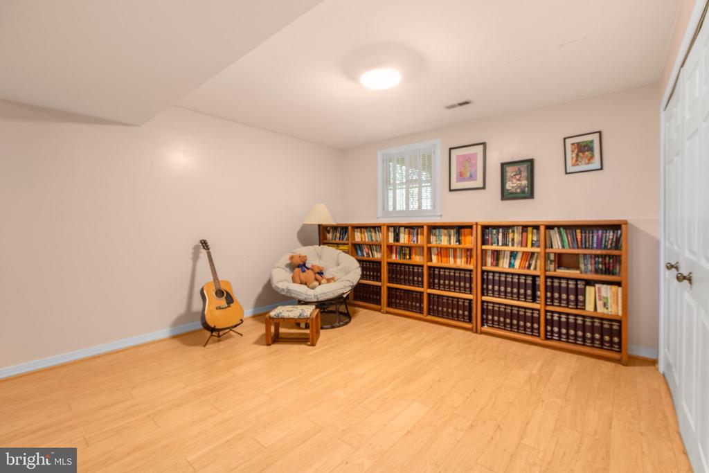 64 Briarwood Dr