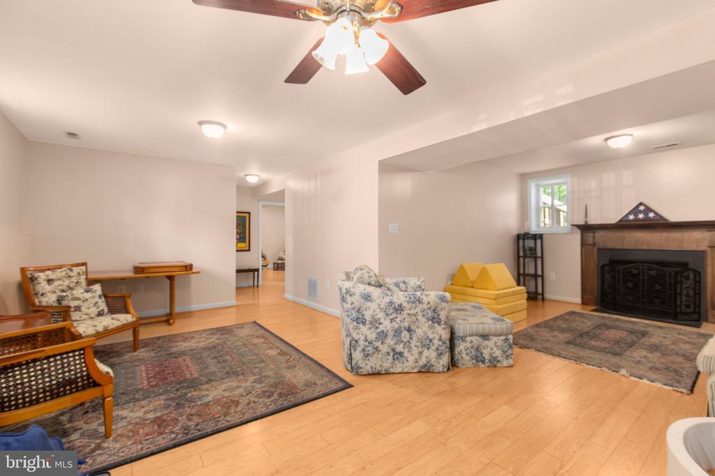 64 Briarwood Dr