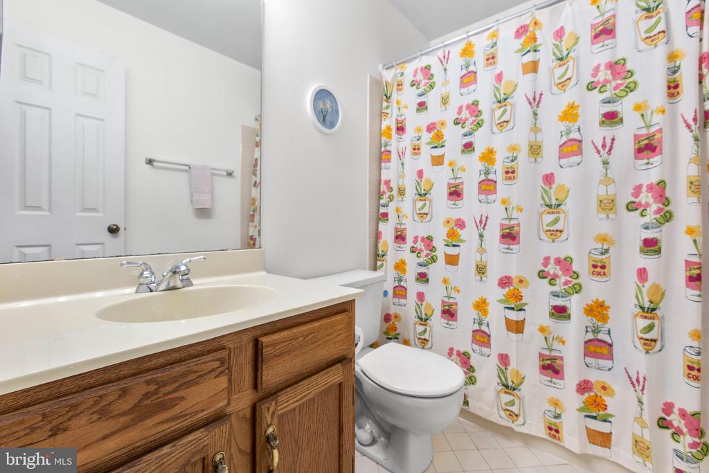 64 Briarwood Dr
