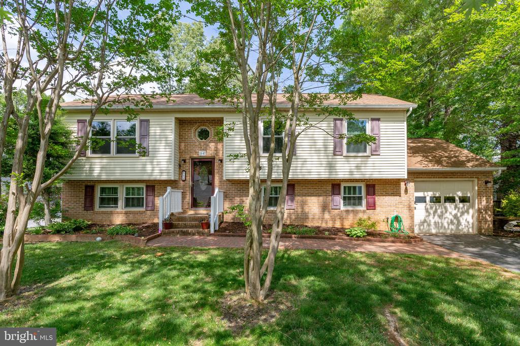 64 Briarwood Dr