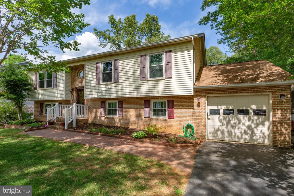64 Briarwood Dr