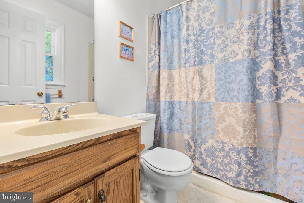 64 Briarwood Dr