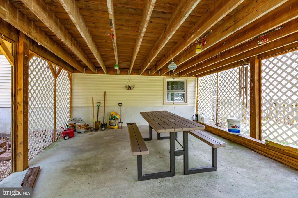 64 Briarwood Dr