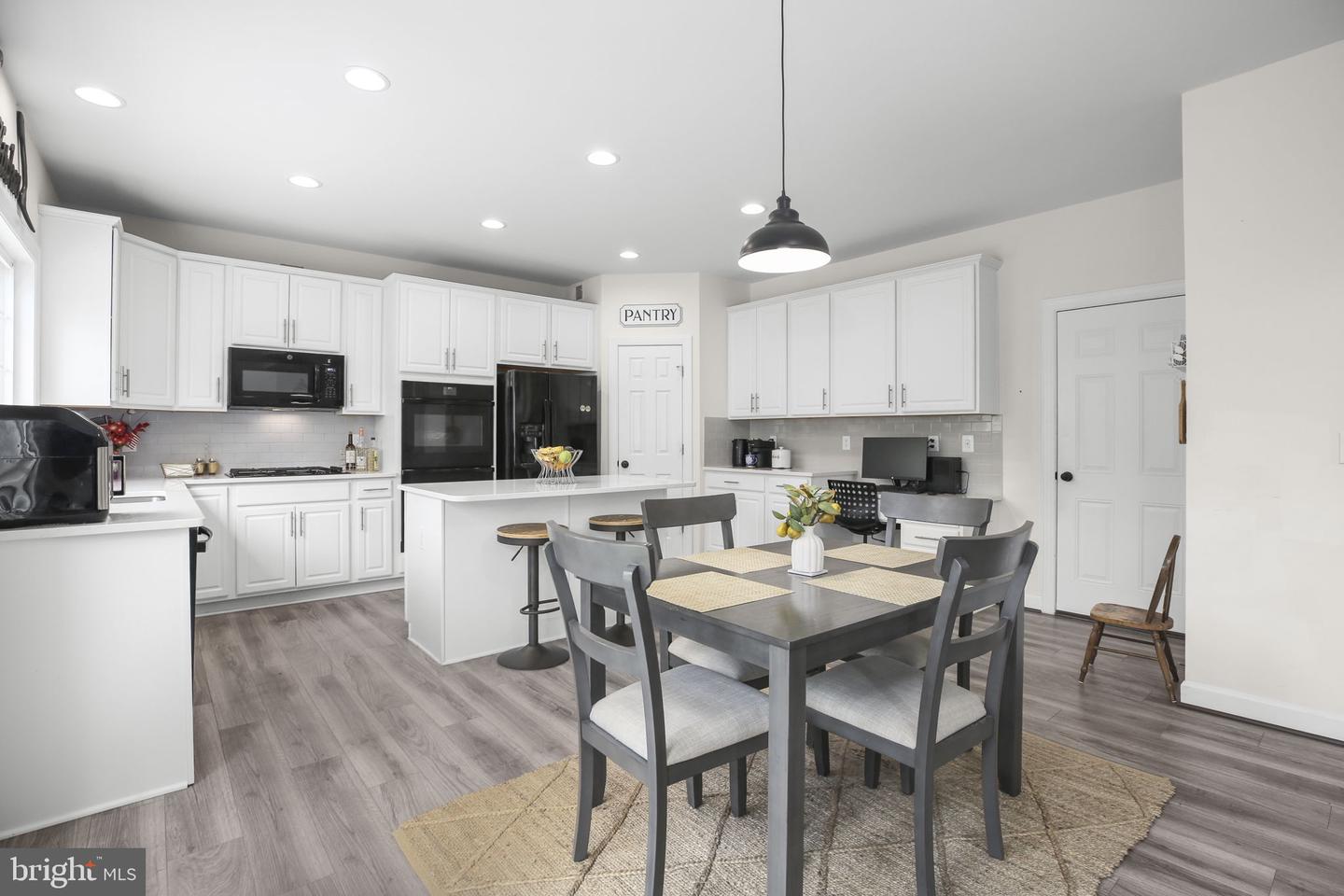 225 Perth Dr