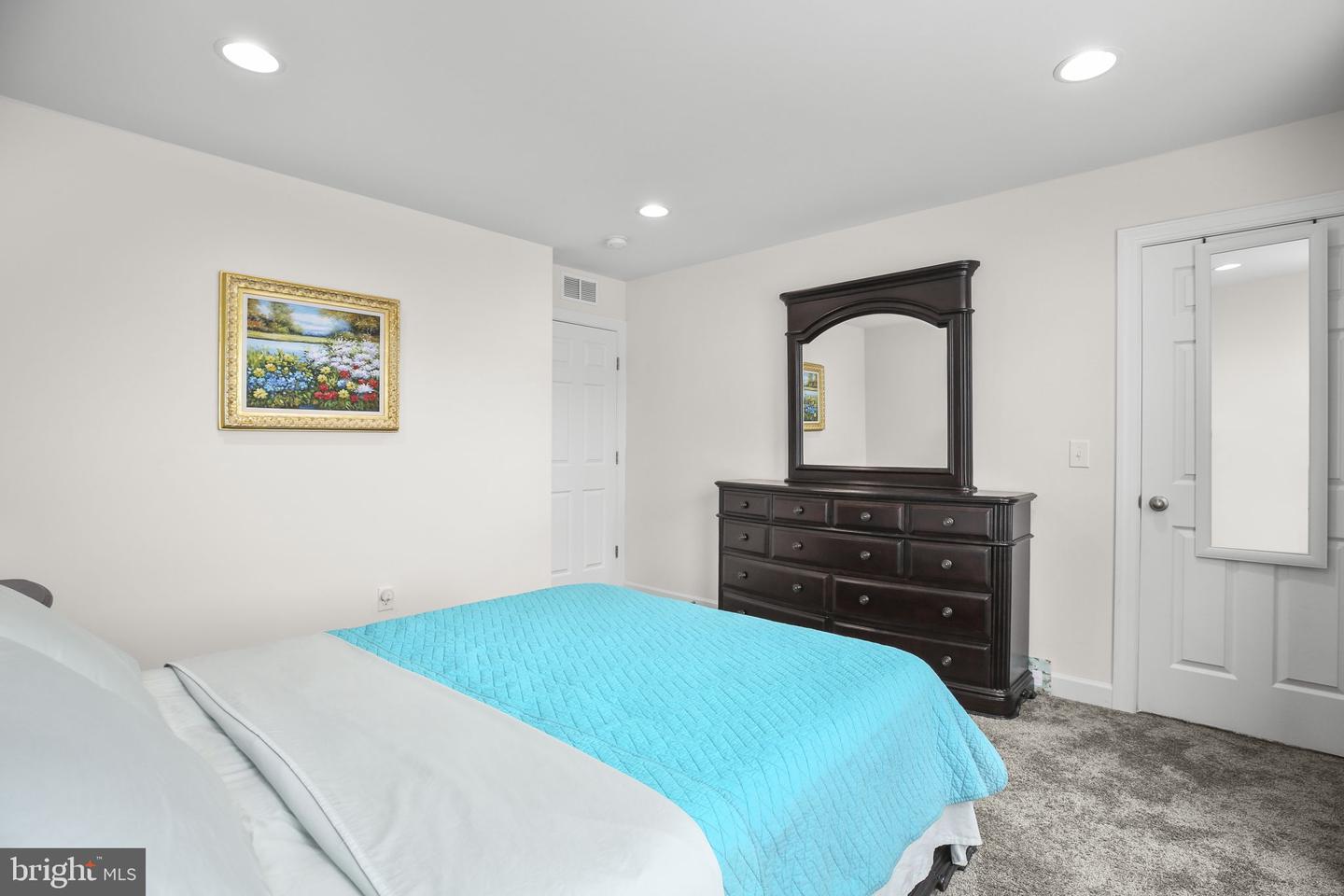 225 Perth Dr