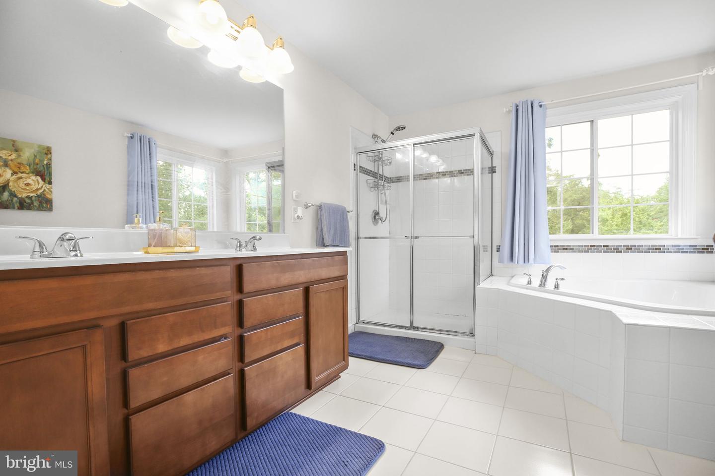 225 Perth Dr