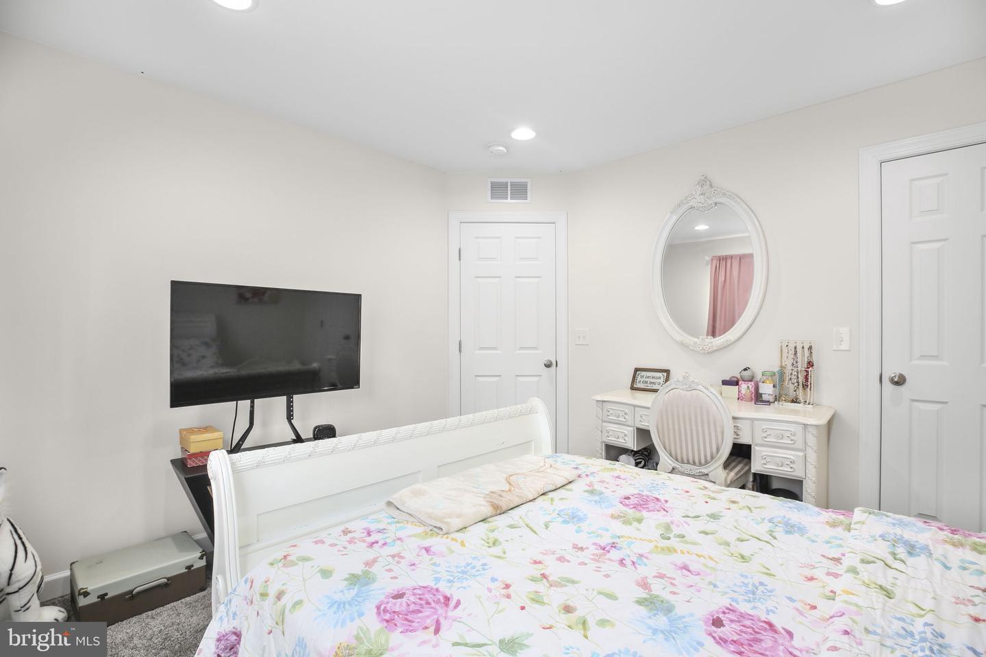 225 Perth Dr