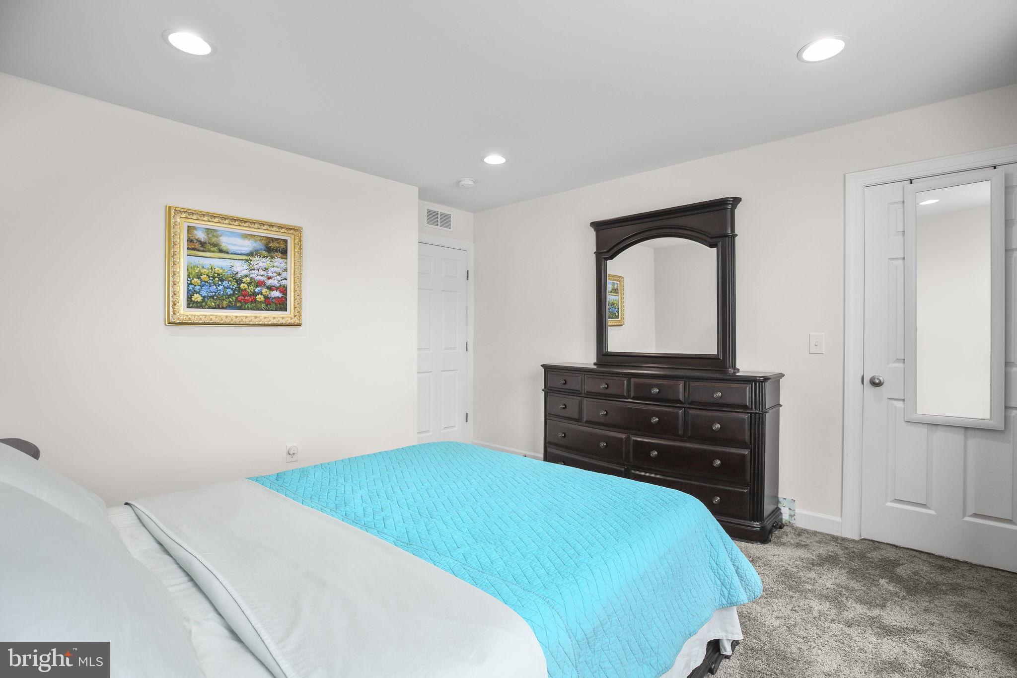 225 Perth Dr