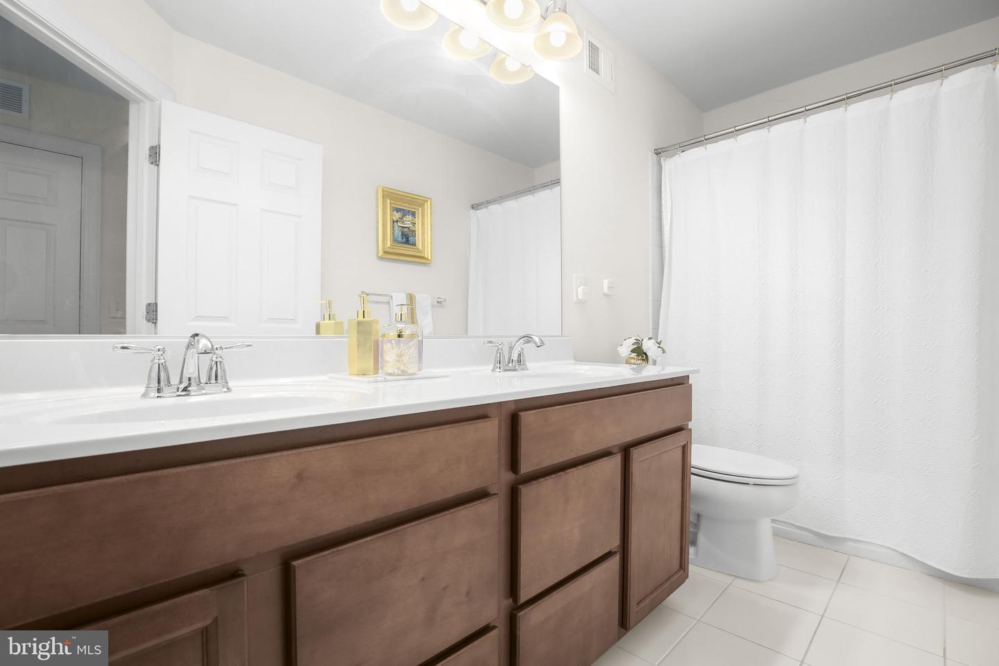 225 Perth Dr