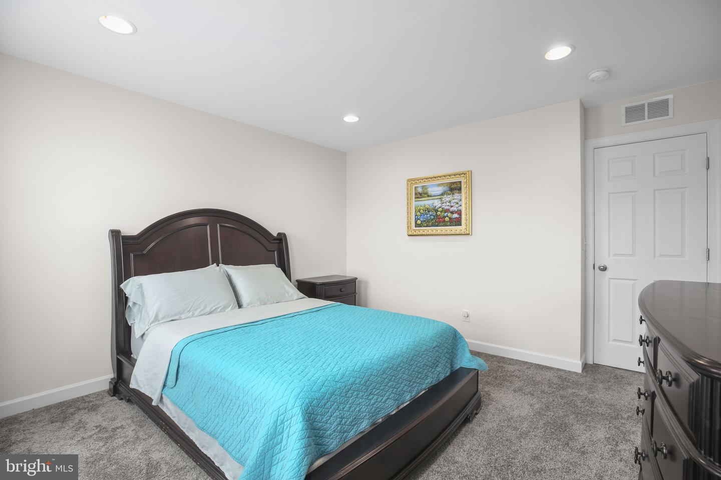 225 Perth Dr