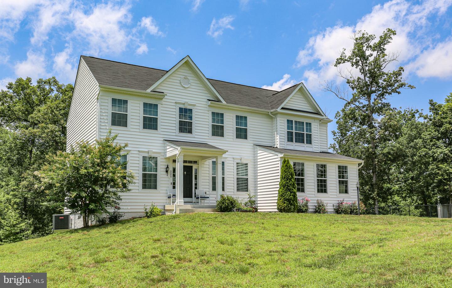 225 Perth Dr