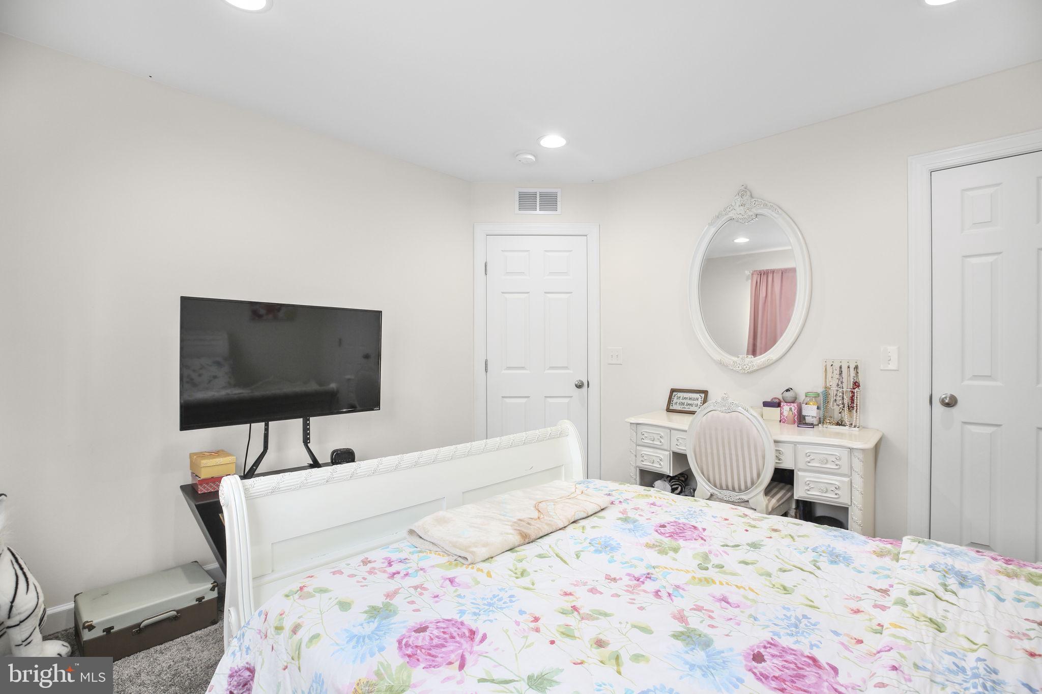 225 Perth Dr