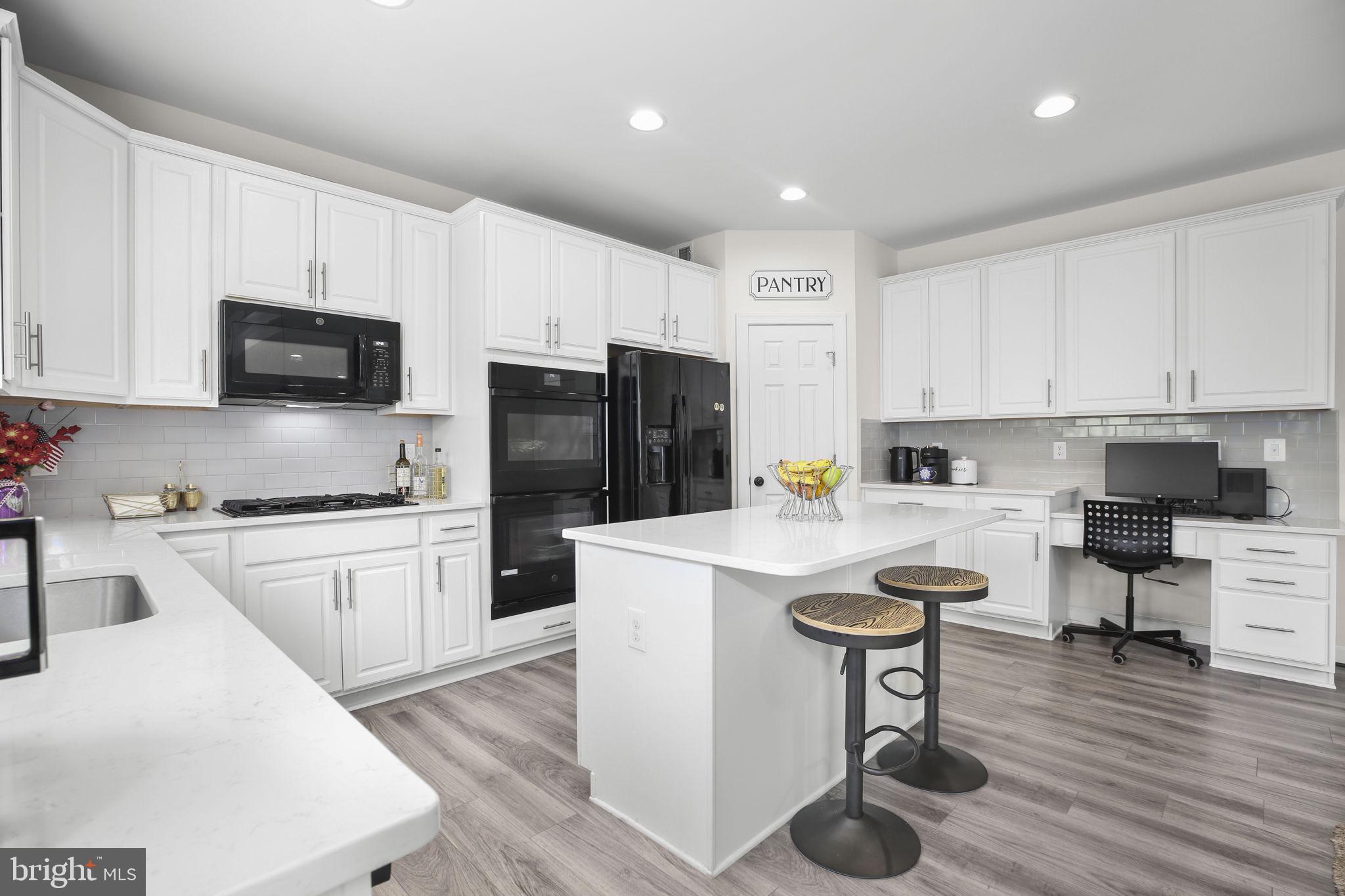 225 Perth Dr