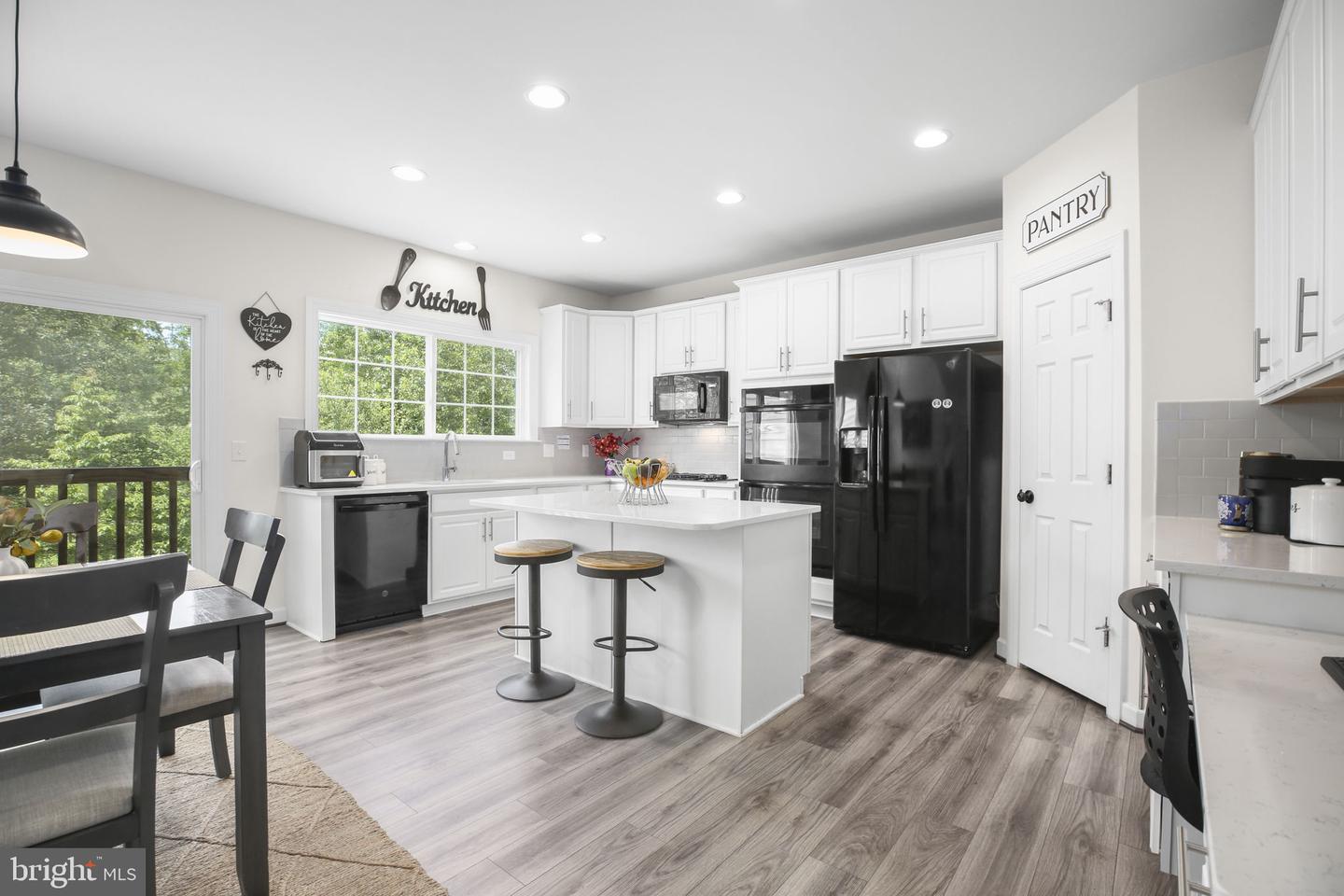 225 Perth Dr