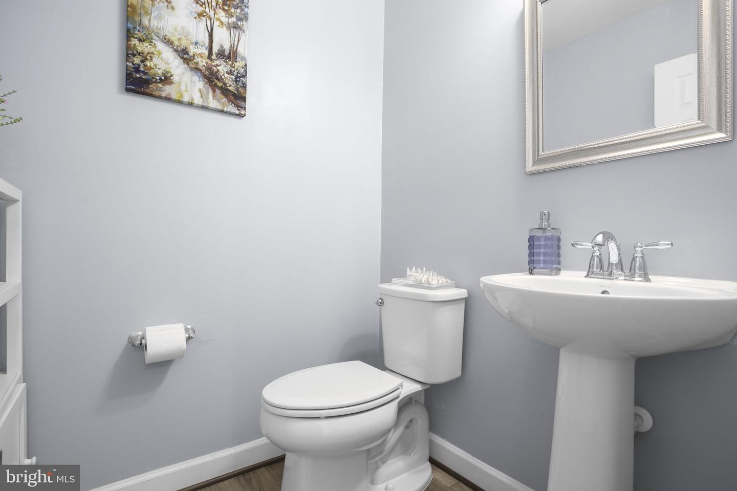 225 Perth Dr