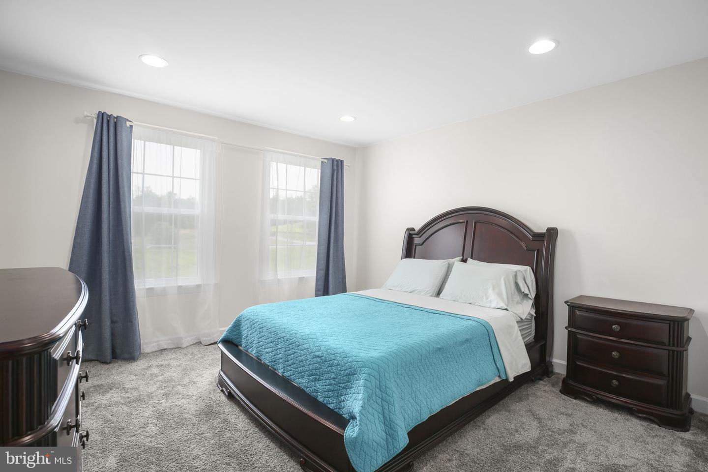 225 Perth Dr