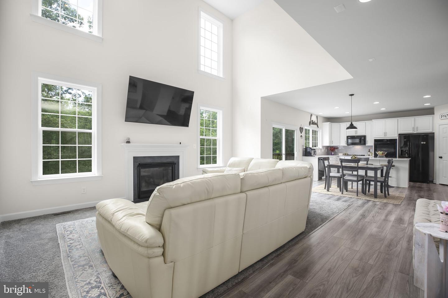 225 Perth Dr