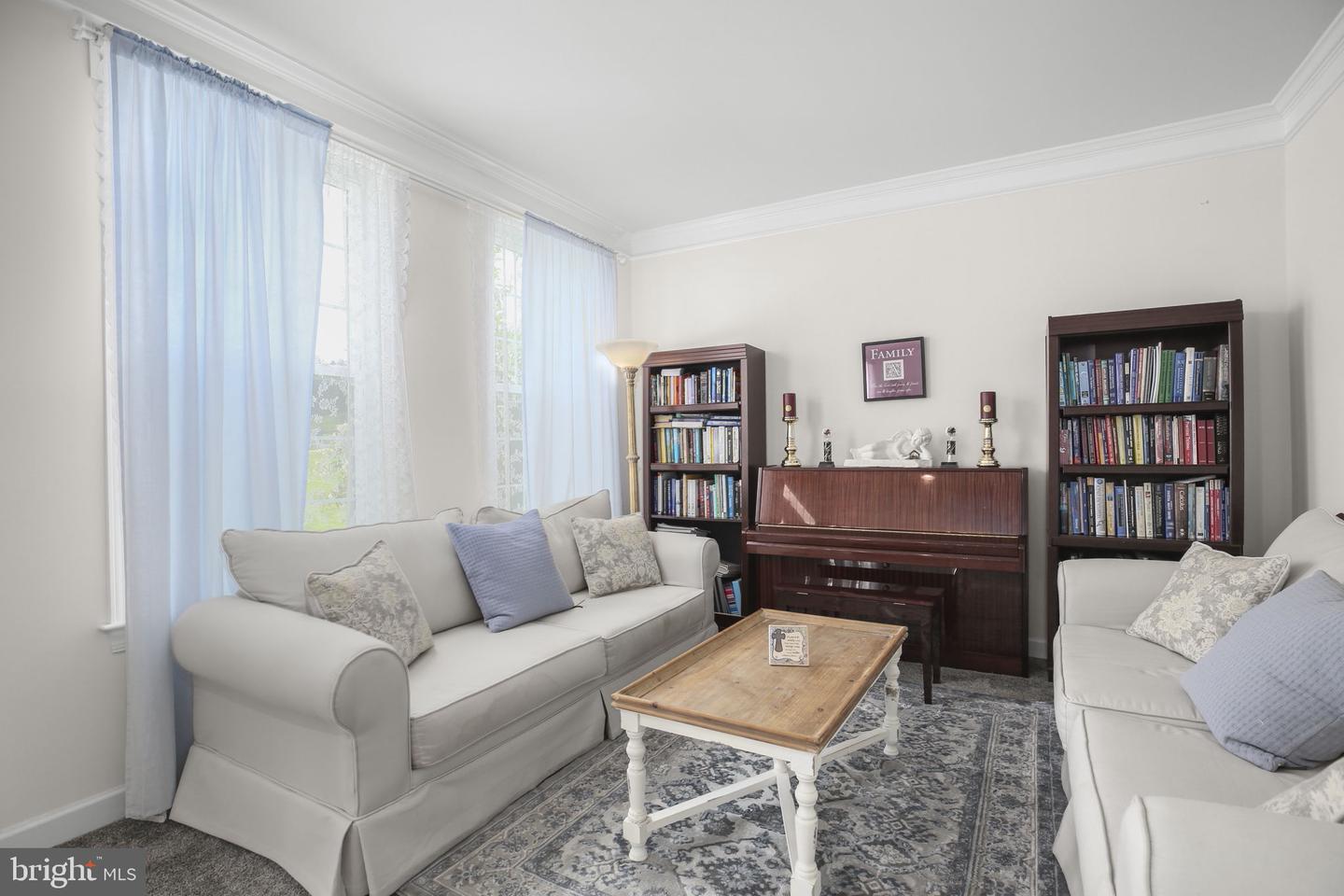 225 Perth Dr