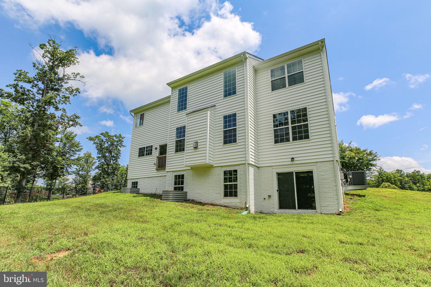 225 Perth Dr