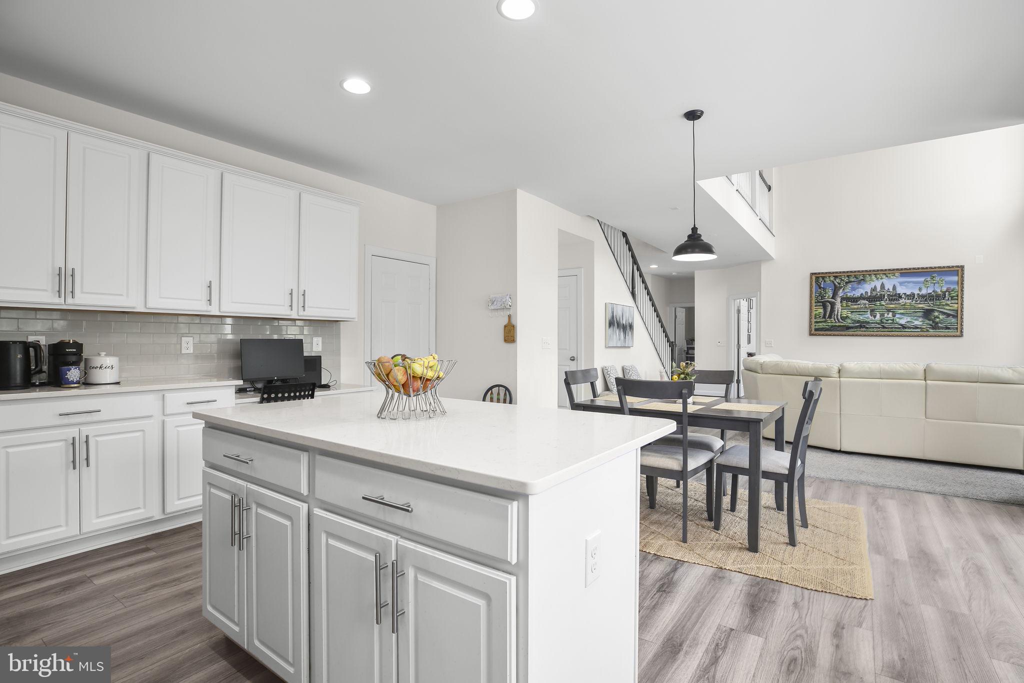225 Perth Dr