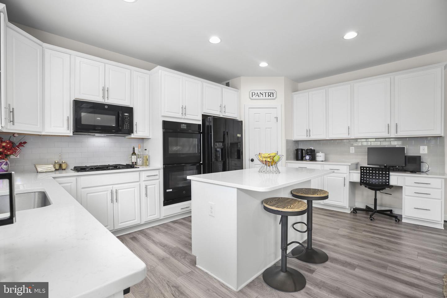 225 Perth Dr