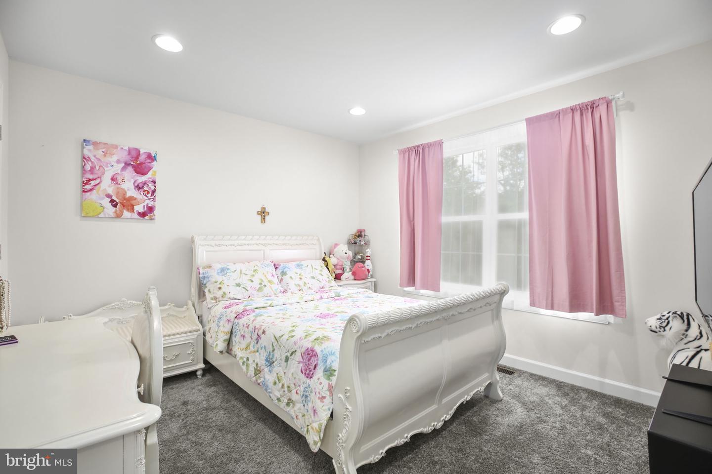 225 Perth Dr