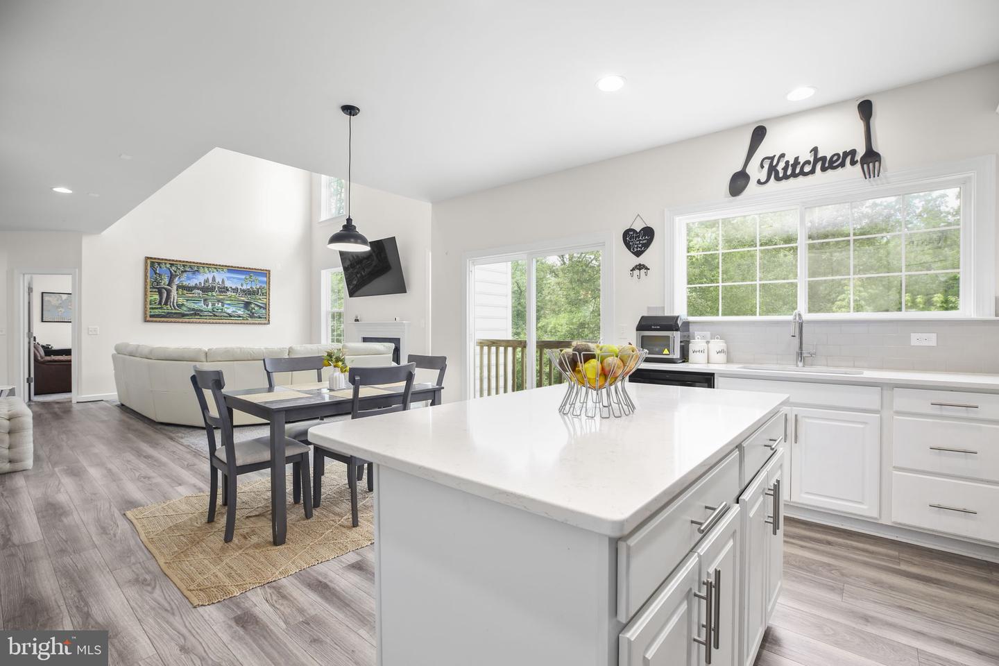 225 Perth Dr
