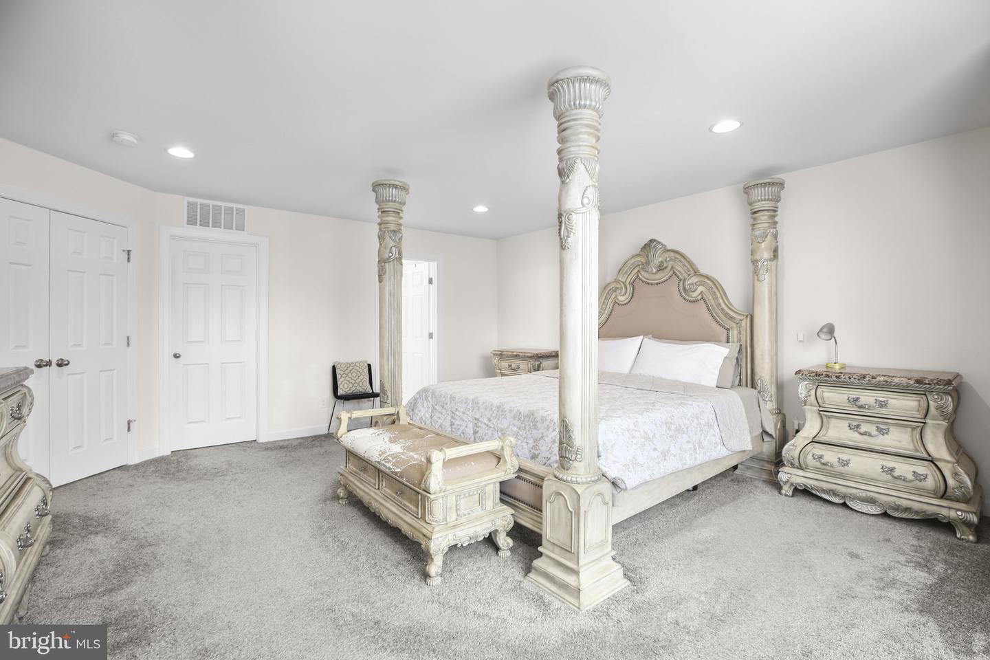 225 Perth Dr