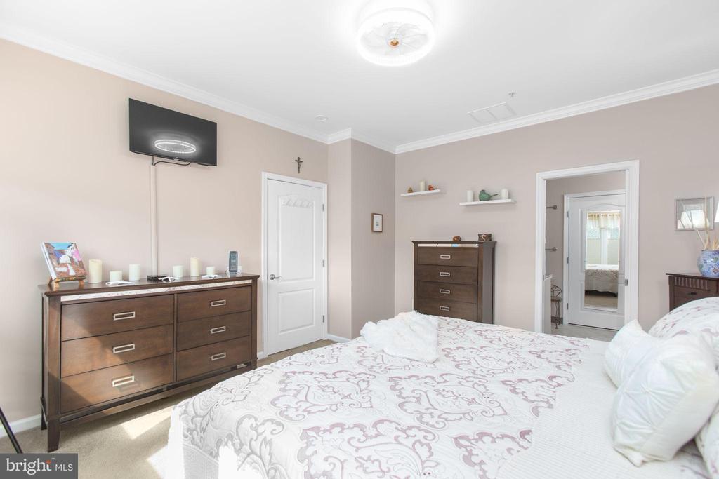 107 LEGEND DRIVE