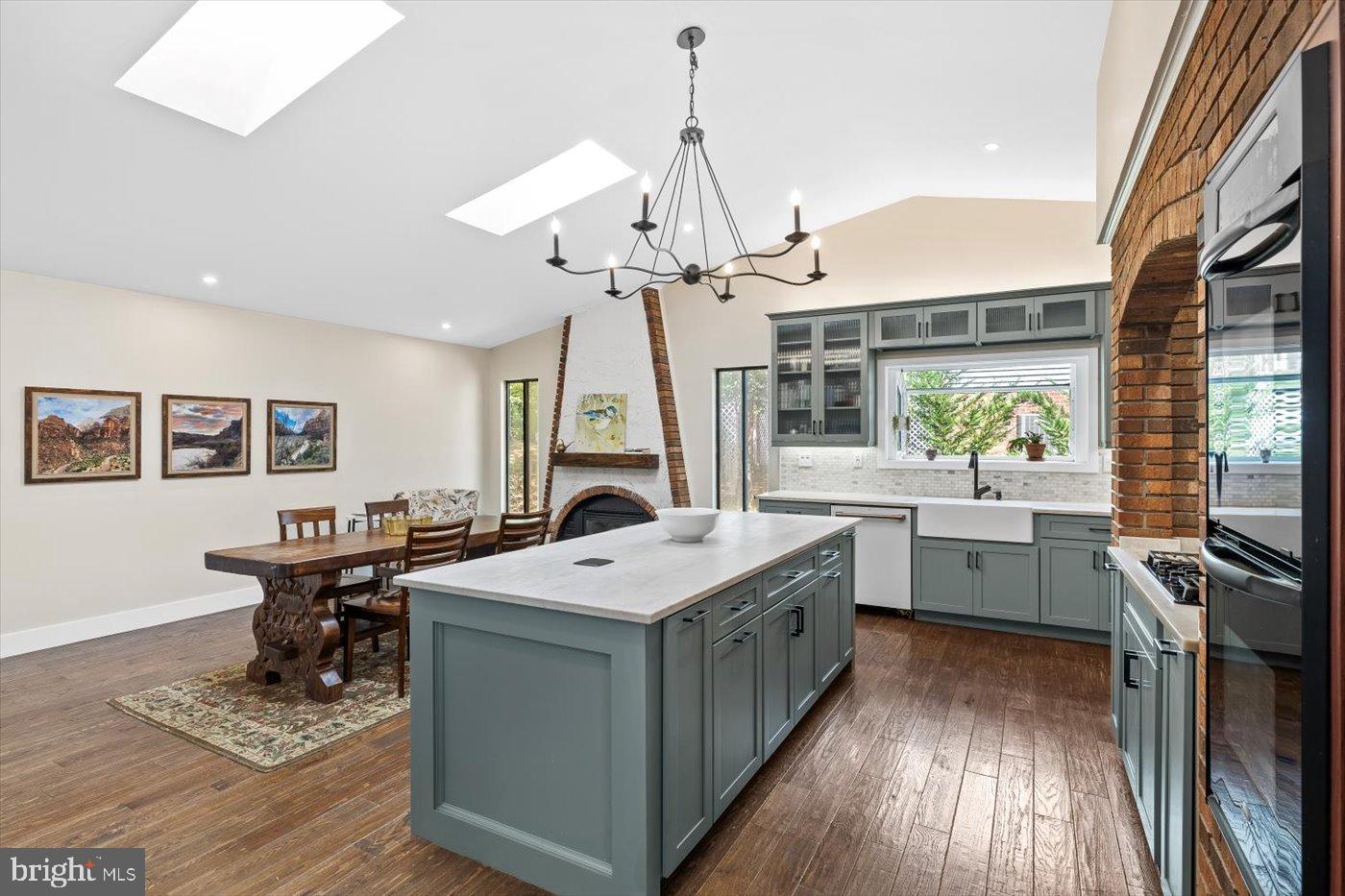 1229 AQUIA DRIVE
