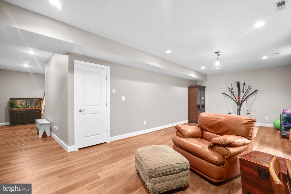 12 GARNET WAY